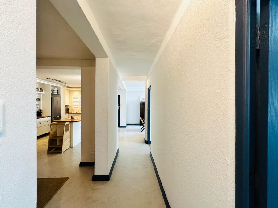 3 Bedroom Property for Sale in Sea Point Western Cape